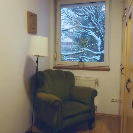 Kueloenallo Haz, Osfas, Meditaciora Alkalmas Kertben, Sajat Kocsibealloval Apartmán